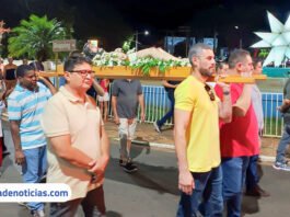 Fiéis participam da Procissão do Senhor Morto em Ilha Solteira